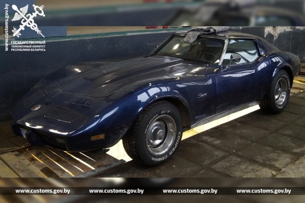 На границе с Литвой задержали Chevrolet Corvette 1976 года выпуска. Причина – 73 кг гашиша за фальшстенкой