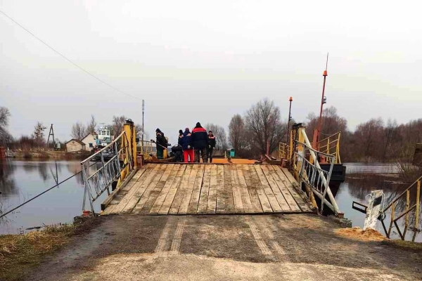 Началась навигация на Пине. В Пинском районе первыми в стране запустили речной паром Началась навигация на Пине. В Пинском районе первыми в стране запустили речной паром