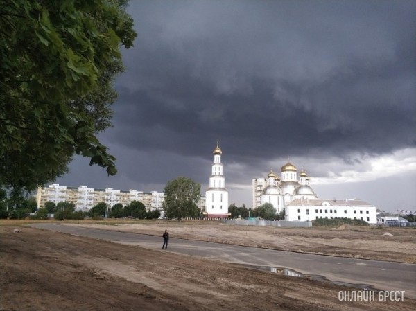 На ближайшие сутки по Бресту и области объявлен оранжевый уровень из-за ветра На ближайшие сутки по Бресту и области объявлен оранжевый уровень из-за ветра