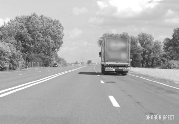 В Германии белорус отбился от воров, лезших в кабину фуры В Германии белорус отбился от воров, лезших в кабину фуры