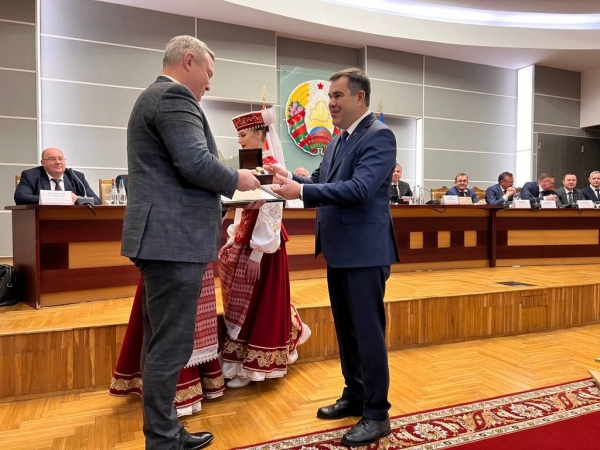 В Брестском облисполкоме вручили госнаграды передовикам АПК В Брестском облисполкоме вручили госнаграды передовикам АПК