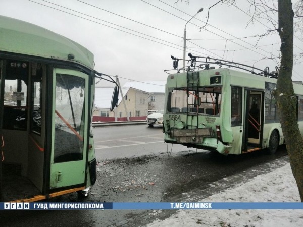 В Минске водитель одного троллейбуса заснул и врезался в другой — пострадали 7 человек В Минске водитель одного троллейбуса заснул и врезался в другой — пострадали 7 человек