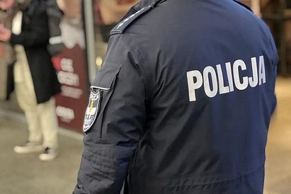 В Варшаве задержали белоруса, пришедшего в банк с чужим паспортом В Варшаве задержали белоруса, пришедшего в банк с чужим паспортом