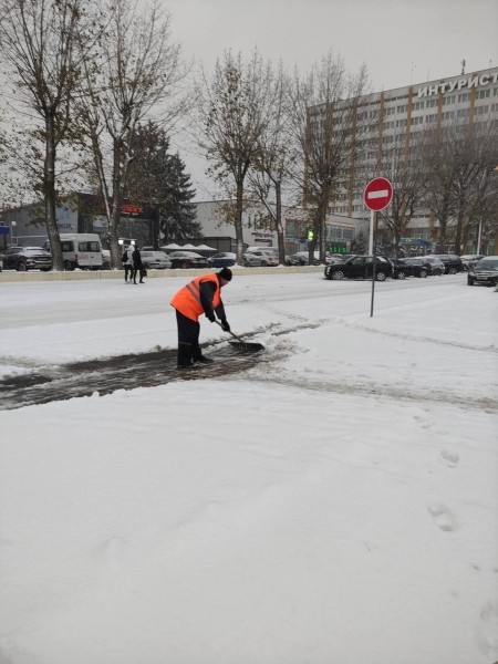 В Бресте более 200 работников «Коммунальника» борются со снегом В Бресте более 200 работников «Коммунальника» борются со снегом
