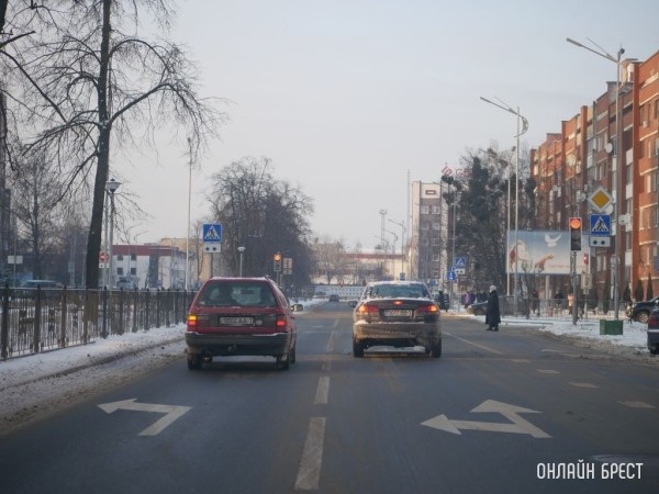 Грязные фары, снег на капоте, неудобная обувь: за что еще зимой штрафуют водителей Грязные фары, снег на капоте, неудобная обувь: за что еще зимой штрафуют водителей