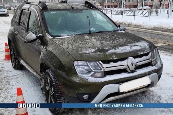 Момент наезда на двух пешеходов попал на видео Момент наезда на двух пешеходов попал на видео