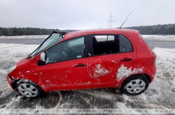 На трассе М1 опрокинулся автомобиль. За рулём находился брестчанин На трассе М1 опрокинулся автомобиль. За рулём находился брестчанин