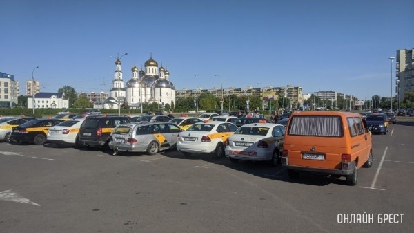 В такси не придется платить за простой на светофорах? Проект постановления вынесен на обсуждение