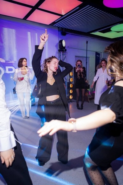 Масштабный БЬЮТИ-КОРПОРАТИВ прошел в Минске. Организатор вечеринки и свадебный стилист-визажист из Бреста рассказали, как это было