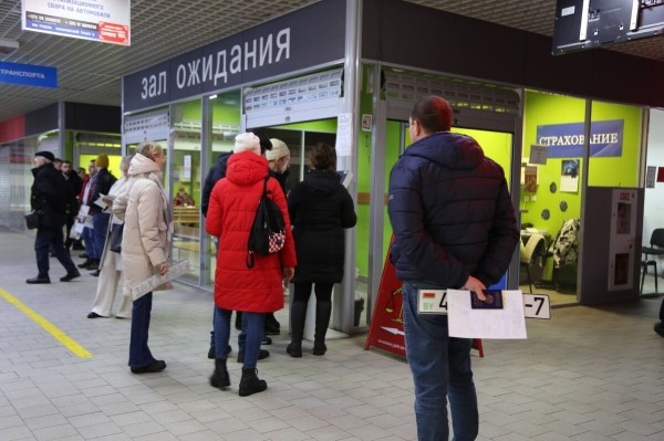 Перекупы-нелегалы выживут, а мелкие автохаусы и ИП — нет? Как участники авторынка оценивают новые правила торговли «бэушкой»