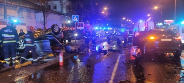 Столкновение авто в новогоднюю ночь в Гомеле: пассажирку деблокировали сотрудники МЧС Столкновение авто в новогоднюю ночь в Гомеле: пассажирку деблокировали сотрудники МЧС