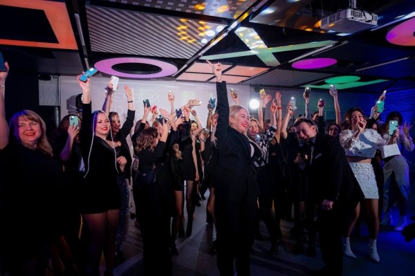 Масштабный БЬЮТИ-КОРПОРАТИВ прошел в Минске. Организатор вечеринки и свадебный стилист-визажист из Бреста рассказали, как это было