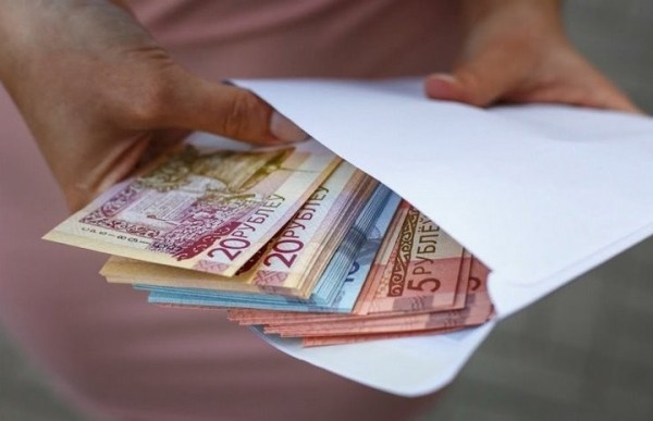 Белорусы в 2022-м получили больше денежных переводов, чем отправили