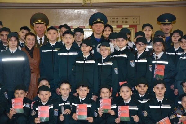 В средней школе № 16 г. Бреста состоялась церемония принесения клятвы учащимися класса профессиональной направленности МЧС В средней школе № 16 г. Бреста состоялась церемония принесения клятвы учащимися класса профессиональной направленности МЧС