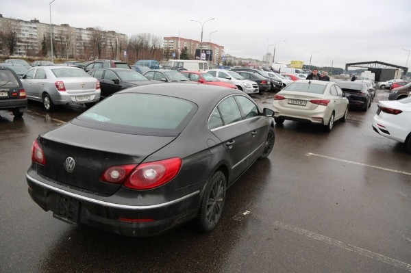 Перекупы-нелегалы выживут, а мелкие автохаусы и ИП — нет? Как участники авторынка оценивают новые правила торговли «бэушкой»