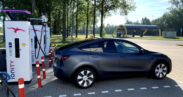 «За год зарядка подорожала в три раза». Белорус, который проживает в Нидерландах, посчитал экономию от Tesla Model Y «За год зарядка подорожала в три раза». Белорус, который проживает в Нидерландах, посчитал экономию от Tesla Model Y