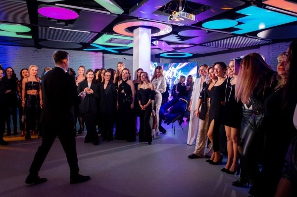 Масштабный БЬЮТИ-КОРПОРАТИВ прошел в Минске. Организатор вечеринки и свадебный стилист-визажист из Бреста рассказали, как это было