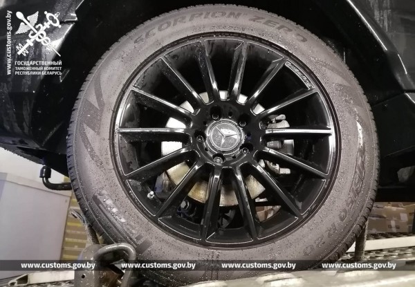 Сколько стоит свежий «Гелик»? Перевозчик указал одну сумму, брестская таможня — в два раза больше