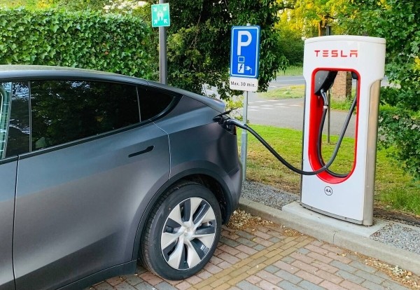 «За год зарядка подорожала в три раза». Белорус, который проживает в Нидерландах, посчитал экономию от Tesla Model Y «За год зарядка подорожала в три раза». Белорус, который проживает в Нидерландах, посчитал экономию от Tesla Model Y