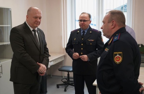 Сотрудники Пинского межрайонного отдела Госкомитета судебных экспертиз отметили новоселье Сотрудники Пинского межрайонного отдела Госкомитета судебных экспертиз отметили новоселье