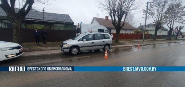 Машина сбила женщину в Брестской области, пересекавшую проезжу часть на зеленый свет