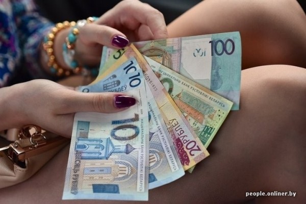 Белстат рассказал, на сколько упали реальные доходы белорусов в 2022 году Белстат рассказал, на сколько упали реальные доходы белорусов в 2022 году