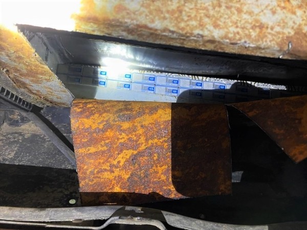 Эта Mazda стала «сейфом» для сигарет. Белорус смог проехать на ней в Литву, а потом попался на мелочи Эта Mazda стала «сейфом» для сигарет. Белорус смог проехать на ней в Литву, а потом попался на мелочи