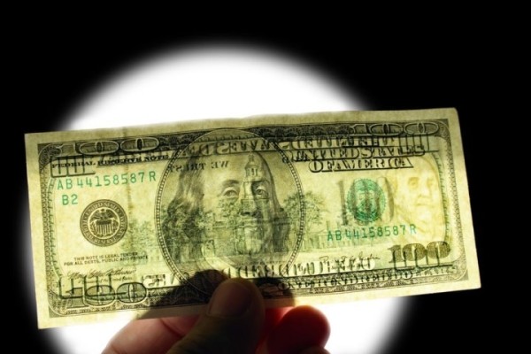 Белоруска утверждает, что в банке ей выдали фальшивку. Банк прокомментировал этот случай Белоруска утверждает, что в банке ей выдали фальшивку. Банк прокомментировал этот случай