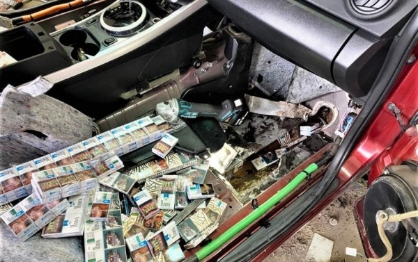 Эта Mazda стала «сейфом» для сигарет. Белорус смог проехать на ней в Литву, а потом попался на мелочи Эта Mazda стала «сейфом» для сигарет. Белорус смог проехать на ней в Литву, а потом попался на мелочи