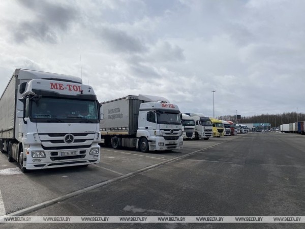 Водители из разных стран рассказали о проблемах на границе