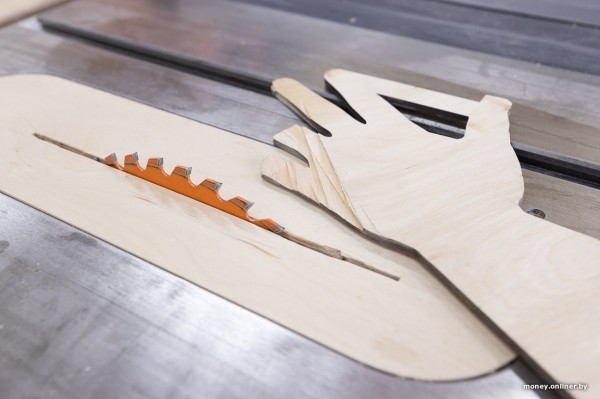 Жена чертит, муж сверлит, теща забивает гвозди. Белорусы взяли в долг $600 и открыли очень необычный бизнес Жена чертит, муж сверлит, теща забивает гвозди. Белорусы взяли в долг $600 и открыли очень необычный бизнес