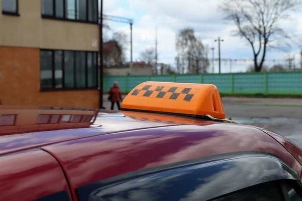 Таксист забрал себе забытый пассажиром мобильный телефон и стал фигурантом уголовного дела Таксист забрал себе забытый пассажиром мобильный телефон и стал фигурантом уголовного дела