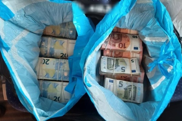 На границе Германии и Нидерландов задержали белоруса с 300 тысячами евро