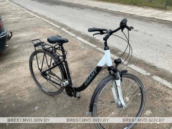 36-летний кобринчанин украл велосипед из подъезда – позвонил через домофон в случайную квартиру и ему открыли 36-летний кобринчанин украл велосипед из подъезда – позвонил через домофон в случайную квартиру и ему открыли