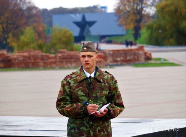 Сколько тысяч человек несли Вахту Памяти у Вечного огня в Брестской крепости. Цифра большая