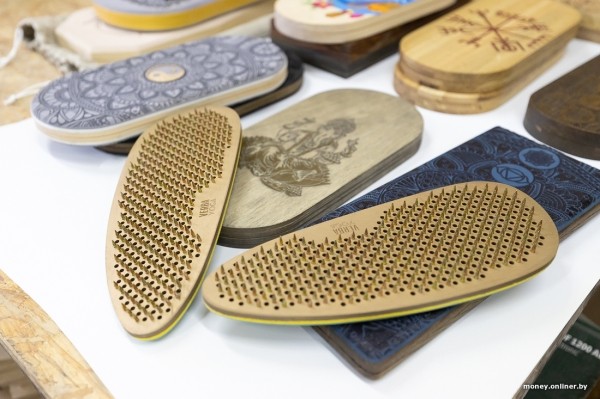 Жена чертит, муж сверлит, теща забивает гвозди. Белорусы взяли в долг $600 и открыли очень необычный бизнес Жена чертит, муж сверлит, теща забивает гвозди. Белорусы взяли в долг $600 и открыли очень необычный бизнес