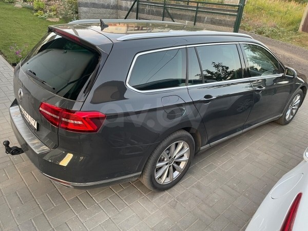 Цены сегодня и год назад. Сравнили прайсы популярных VW Passat, Citroen C4 Picasso и Renault Megane