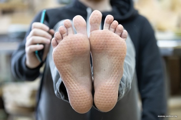 Жена чертит, муж сверлит, теща забивает гвозди. Белорусы взяли в долг $600 и открыли очень необычный бизнес Жена чертит, муж сверлит, теща забивает гвозди. Белорусы взяли в долг $600 и открыли очень необычный бизнес