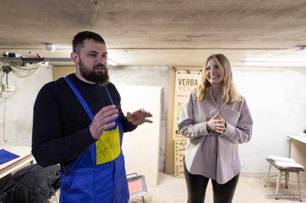 Жена чертит, муж сверлит, теща забивает гвозди. Белорусы взяли в долг $600 и открыли очень необычный бизнес Жена чертит, муж сверлит, теща забивает гвозди. Белорусы взяли в долг $600 и открыли очень необычный бизнес