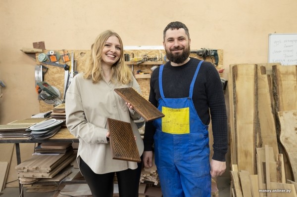 Жена чертит, муж сверлит, теща забивает гвозди. Белорусы взяли в долг $600 и открыли очень необычный бизнес Жена чертит, муж сверлит, теща забивает гвозди. Белорусы взяли в долг $600 и открыли очень необычный бизнес