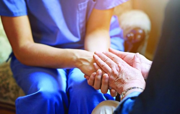 Социальная сиделка в Беларуси: кому положена, какие документы нужны и сколько стоит? Социальная сиделка в Беларуси: кому положена, какие документы нужны и сколько стоит?