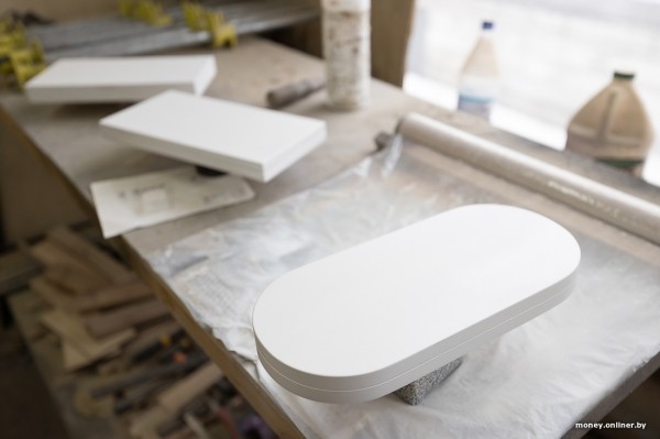 Жена чертит, муж сверлит, теща забивает гвозди. Белорусы взяли в долг $600 и открыли очень необычный бизнес Жена чертит, муж сверлит, теща забивает гвозди. Белорусы взяли в долг $600 и открыли очень необычный бизнес