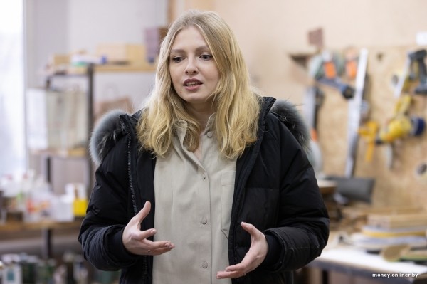 Жена чертит, муж сверлит, теща забивает гвозди. Белорусы взяли в долг $600 и открыли очень необычный бизнес Жена чертит, муж сверлит, теща забивает гвозди. Белорусы взяли в долг $600 и открыли очень необычный бизнес