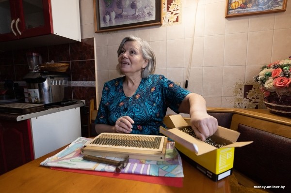 Жена чертит, муж сверлит, теща забивает гвозди. Белорусы взяли в долг $600 и открыли очень необычный бизнес Жена чертит, муж сверлит, теща забивает гвозди. Белорусы взяли в долг $600 и открыли очень необычный бизнес