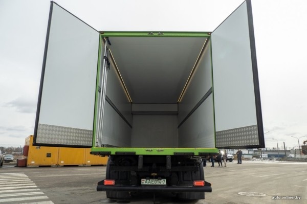 Первый белорусский электрогрузовик испытывают в работе. Как он выглядит Первый белорусский электрогрузовик испытывают в работе. Как он выглядит