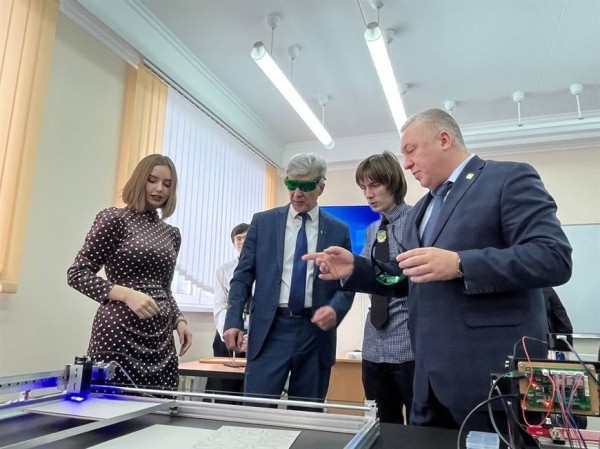 Детский технопарк создали в самой большой школе Барановичей Детский технопарк создали в самой большой школе Барановичей