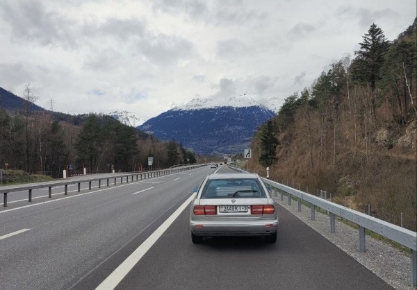 «На подготовку машины ушло почти 5 тысяч рублей». Семья из Беларуси рискнула поехать в Италию на стареньком автомобиле