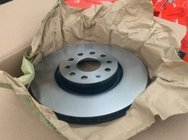 Партию тормозных дисков, автомасел и технических жидкостей задержали на границе в Козловичах