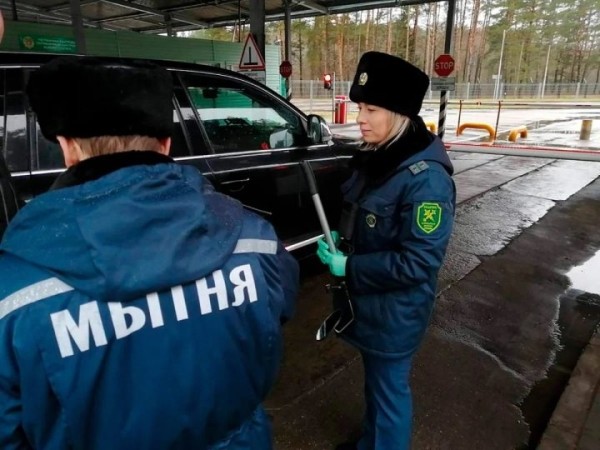 Житель Кобрина вез через границу ноутбук, таможня посчитала его новым товаром. Что решил суд? Житель Кобрина вез через границу ноутбук, таможня посчитала его новым товаром. Что решил суд?