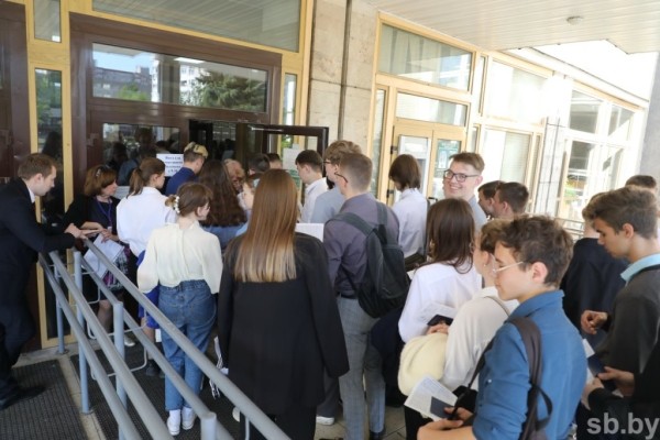 В Минобразования рассказали, что будет, если получить по ЦЭ ноль баллов В Минобразования рассказали, что будет, если получить по ЦЭ ноль баллов